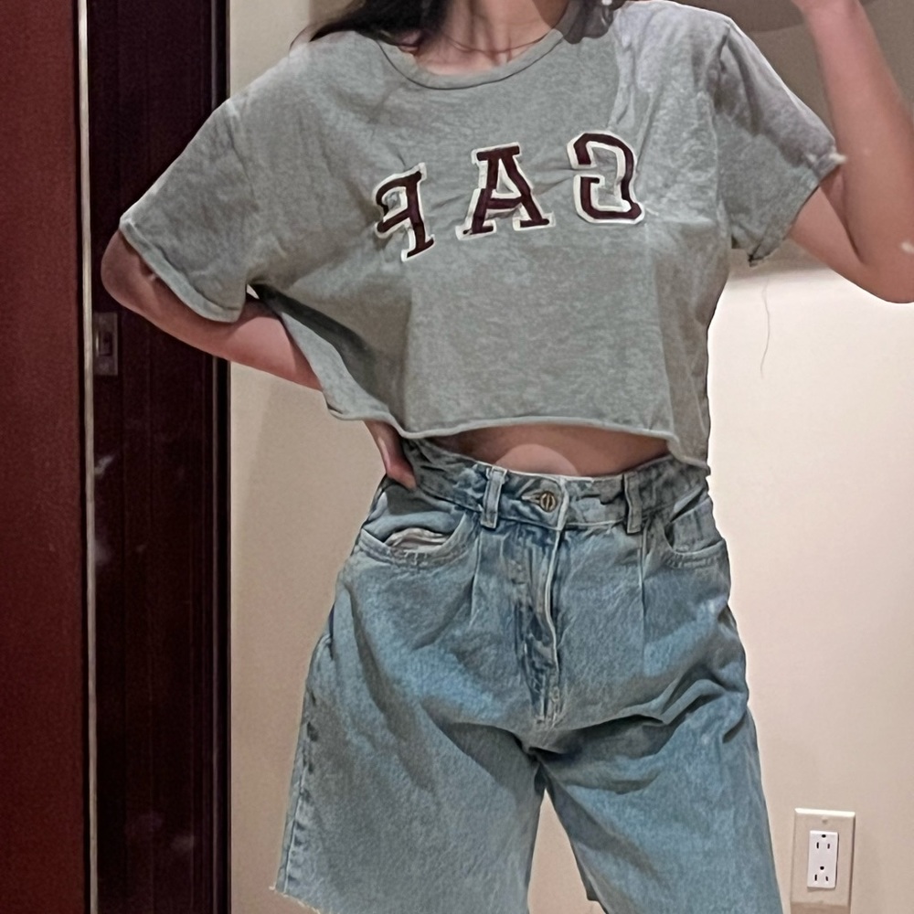 Vintage gap cropped tee embroidered